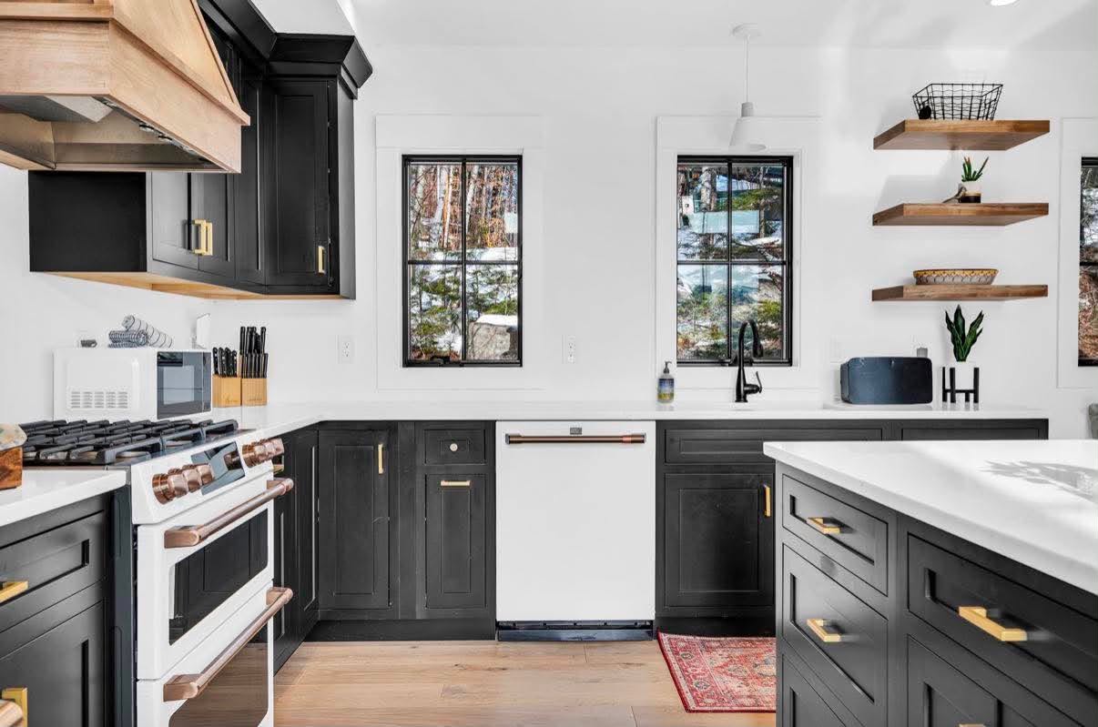 Black-and-brass kitchen, sparkling
