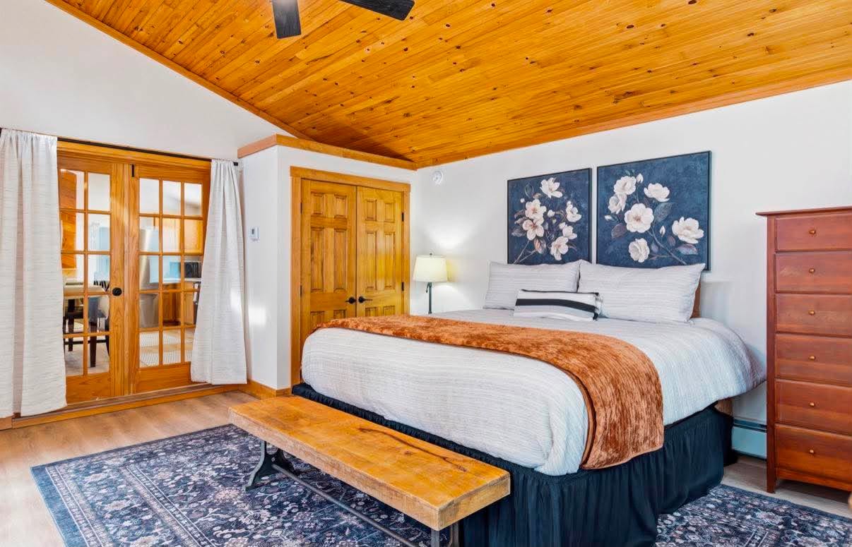 Magnolia suite, turned down